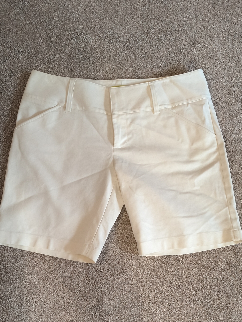 Gianni Bini White/Cream Women's Bermuda Shorts Flat Front Pockets 8